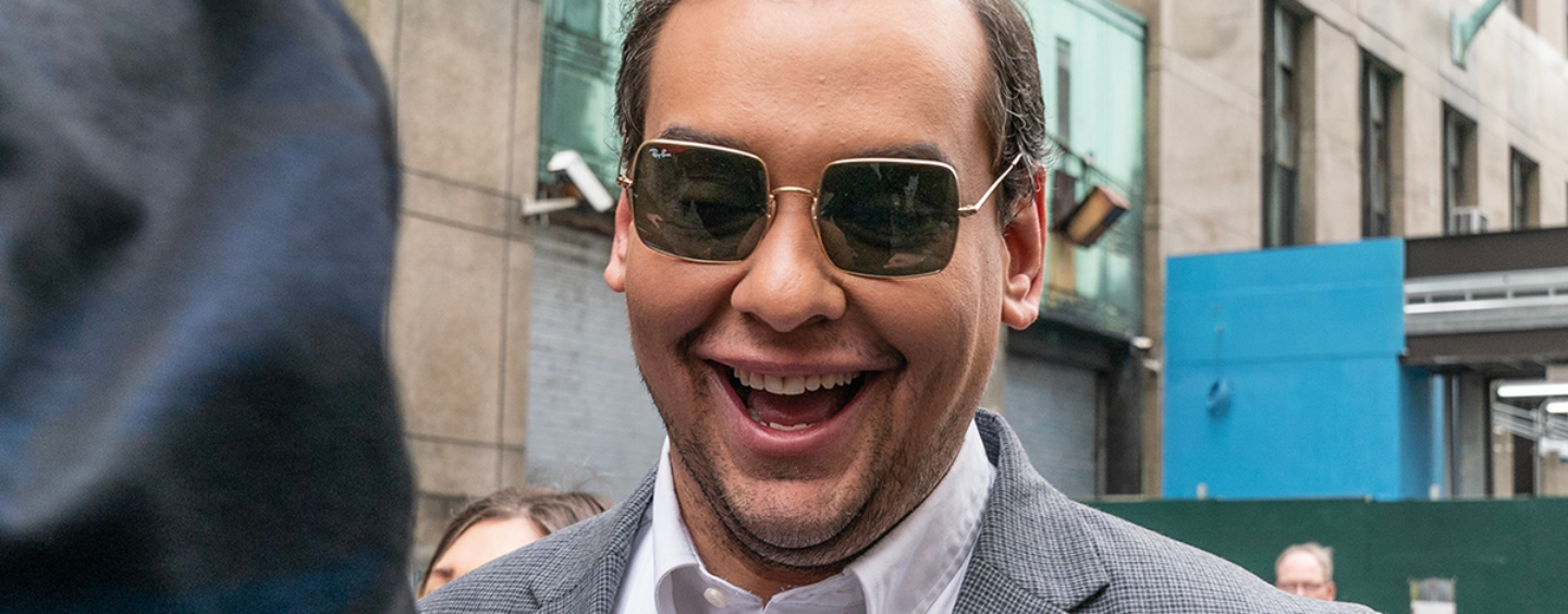 George Santos a posté des photos de « modèle » et les réactions sont IMPITOYABLES