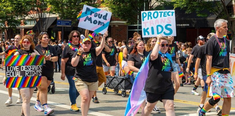 Un tribunal de l’Ohio bloque temporairement l’interdiction des soins d’affirmation de genre pour les jeunes trans