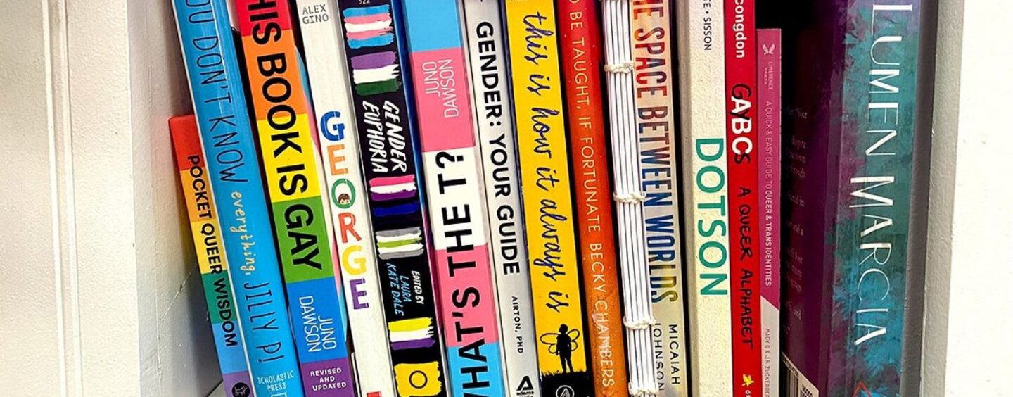 Les mouvements pour les droits des parents oublient que les familles ont le droit de lire des livres LGBTQ+