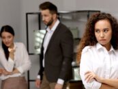 Les lesbiennes célibataires sont évitées par les femmes hétérosexuelles, mais pas par les hommes hétérosexuels.  Voici pourquoi.
