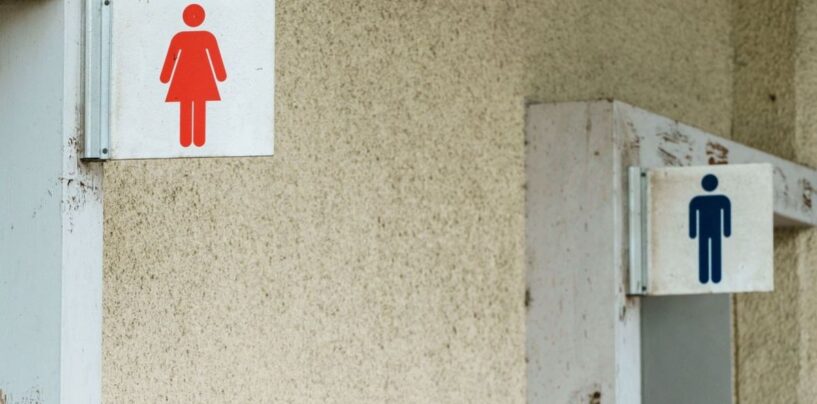 La nouvelle règle du titre IX de l'administration Biden protège l'utilisation des toilettes et des pronoms des élèves transgenres et non binaires à l'école