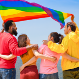 Mettre fin au bi-effacement : comment être un meilleur allié et défendre les droits des bisexuels