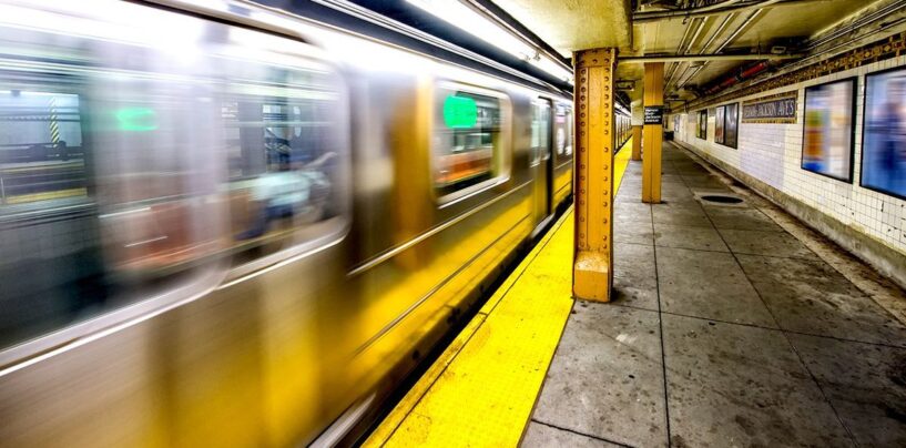Une femme trans perd le bas de ses jambes lors d’une attaque dans le métro de New York.  Maintenant, des amis se mobilisent pour l'aider