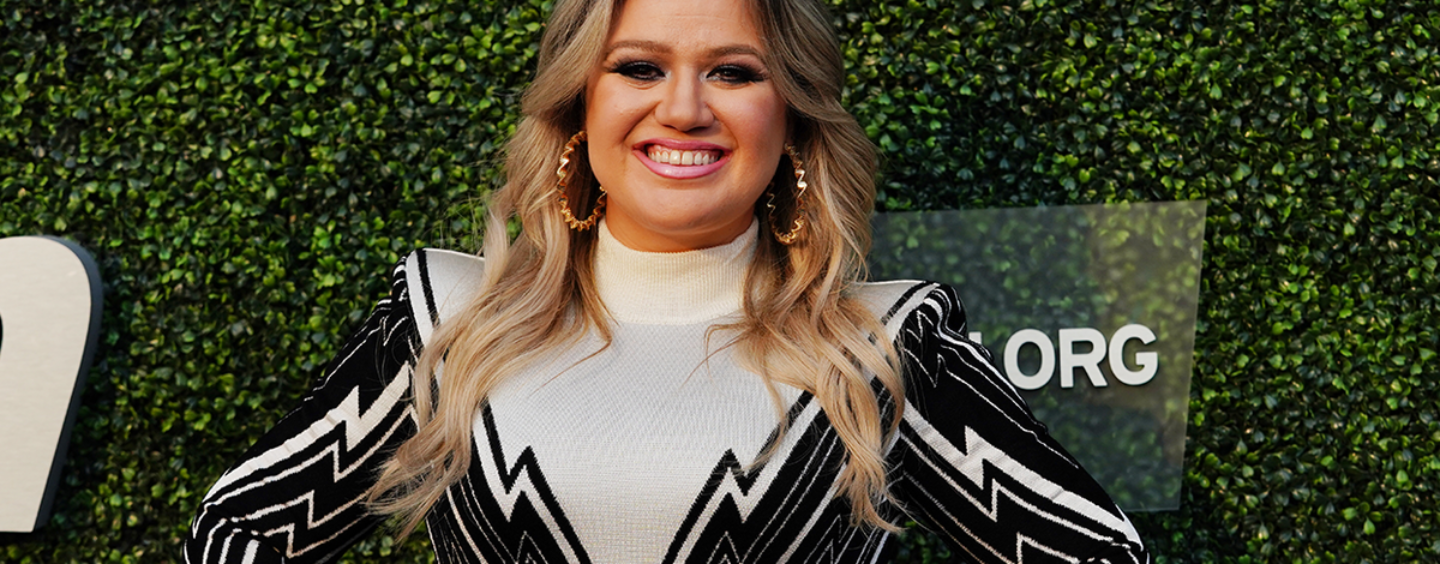 Kelly Clarkson détaille les grossesses émotionnelles au milieu de l'interdiction de l'avortement en Arizona en 1864