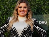 Kelly Clarkson détaille les grossesses émotionnelles au milieu de l'interdiction de l'avortement en Arizona en 1864