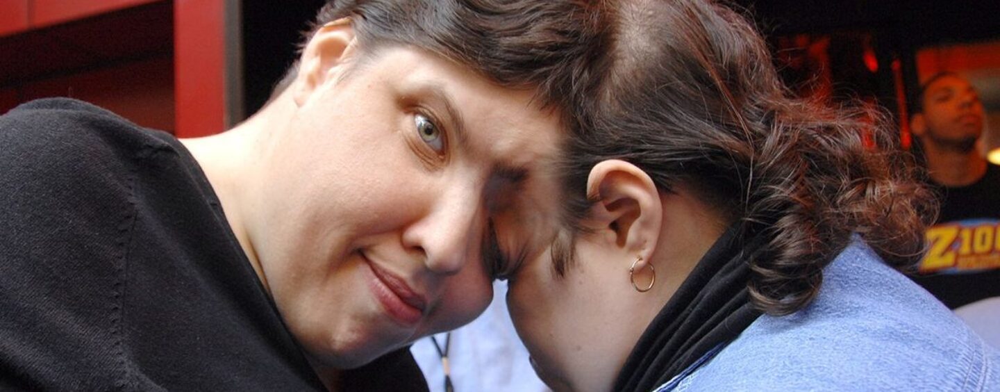 Les jumeaux siamois Lori Schappell et l'homme trans George Schappell sont morts à 62 ans