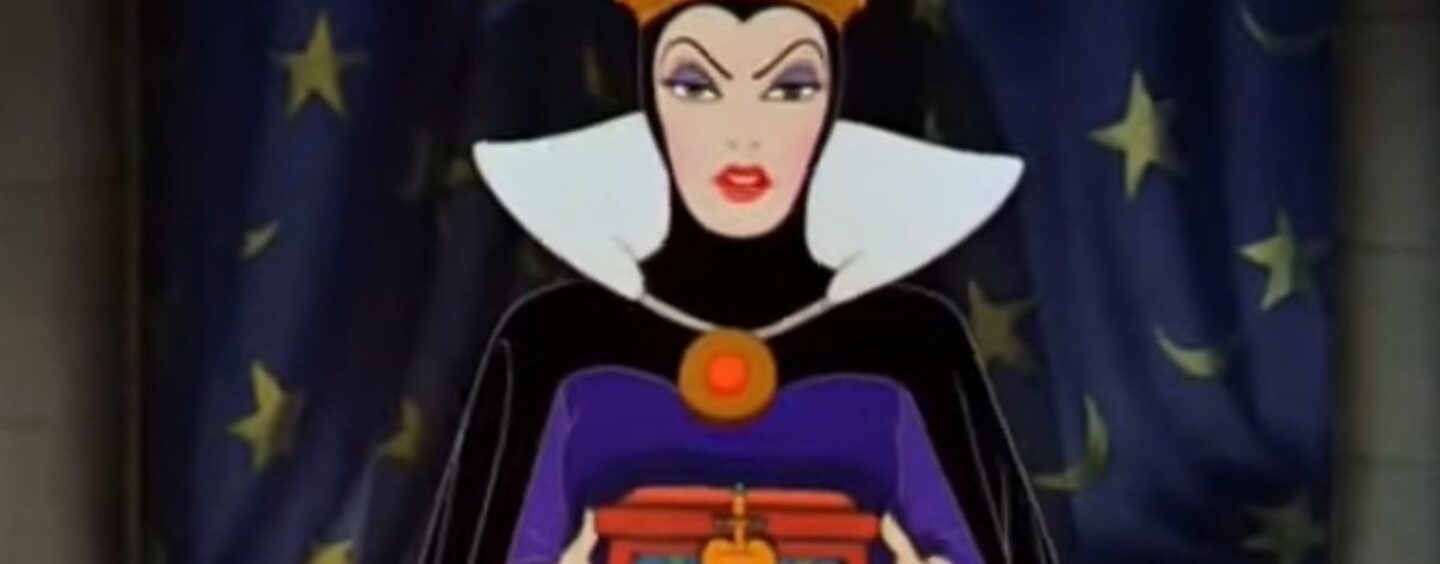 L'invité intitulé Disney World a une crise transphobe, a l'air d'un imbécile et se fait rôtir