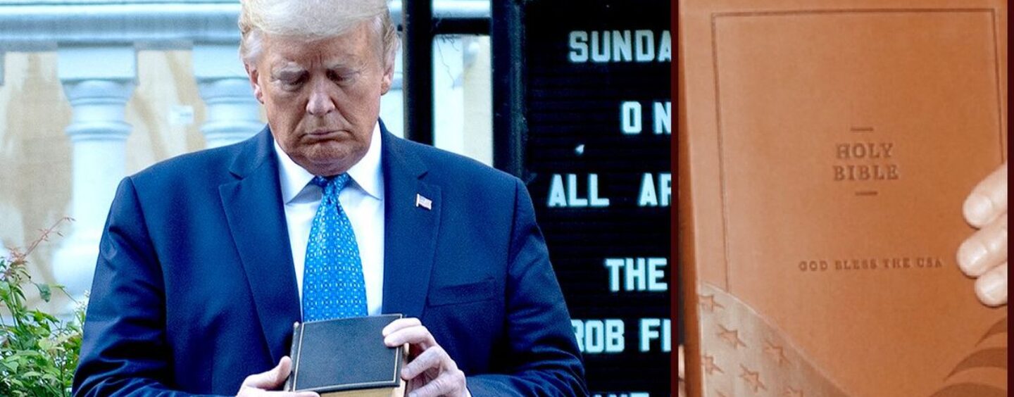 C'est Pâques et Trump a passé la semaine sainte à colporter une Bible