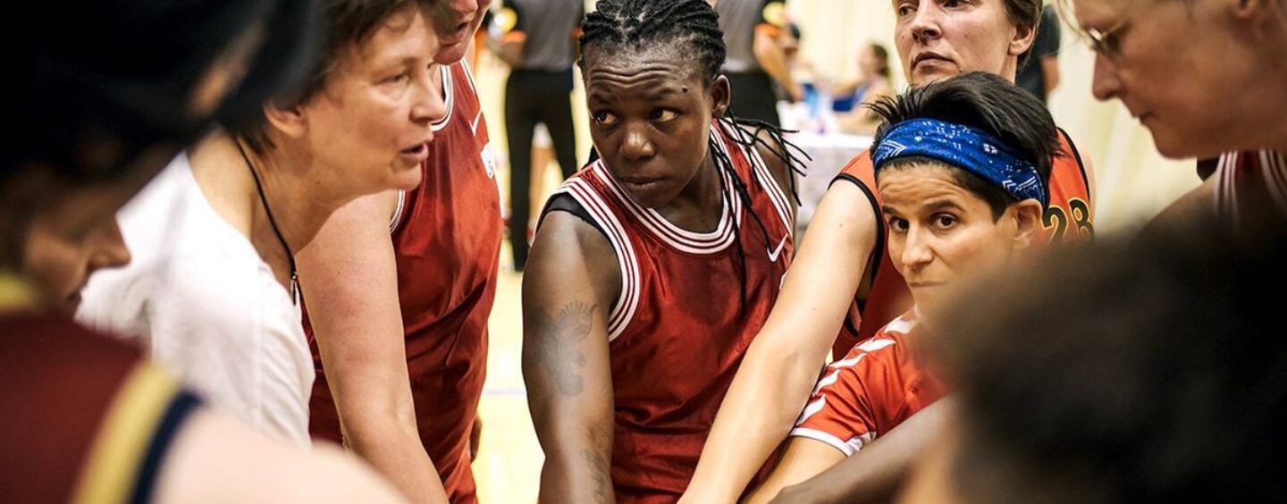 Une association d'une petite université interdit à toutes les femmes transgenres de pratiquer des sports féminins