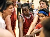 Une association d'une petite université interdit à toutes les femmes transgenres de pratiquer des sports féminins
