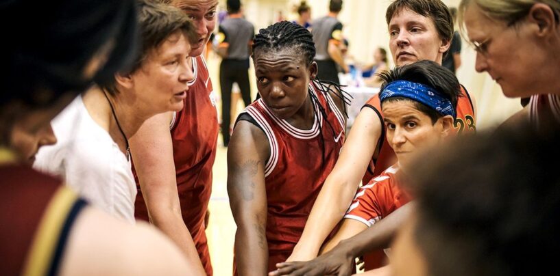 Une association d'une petite université interdit à toutes les femmes transgenres de pratiquer des sports féminins