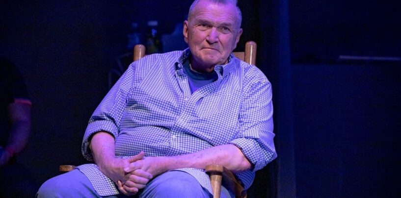 Les placards sont pour les bottes de cowboy : un hommage à David Mixner