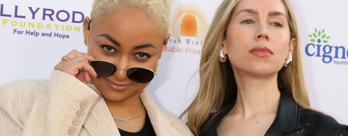 Raven-Symoné dit aux trolls d'arrêter de menacer de mort sa femme pour la chose la plus ABSURDE