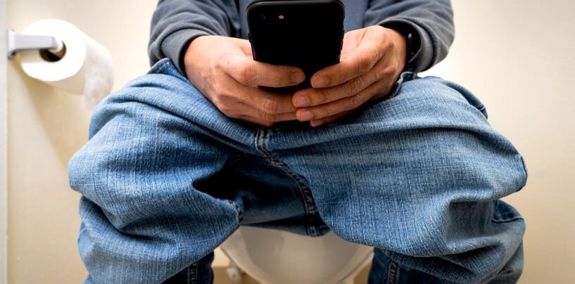 L'Utah lance une « ligne d'information » pour signaler les personnes trans dans les toilettes ;  les mèmes affluent