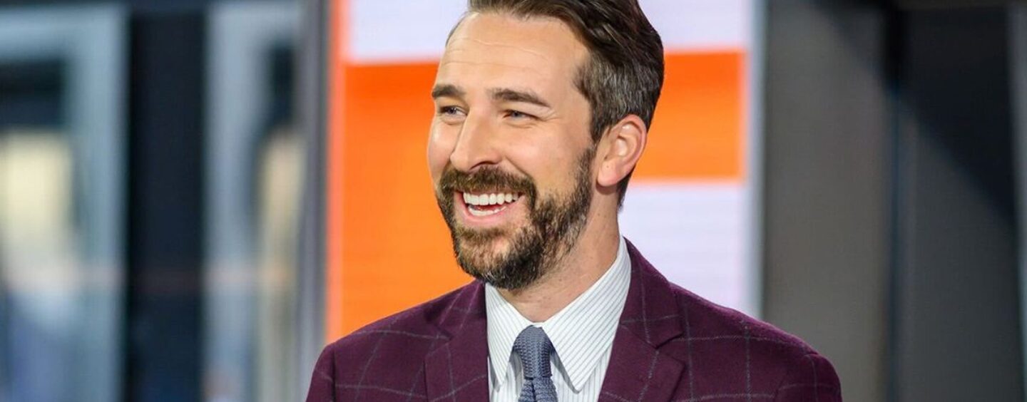 Joe Fryer, touche-à-tout de NBC News, est la nouvelle célébrité de sa classe d'études sociales