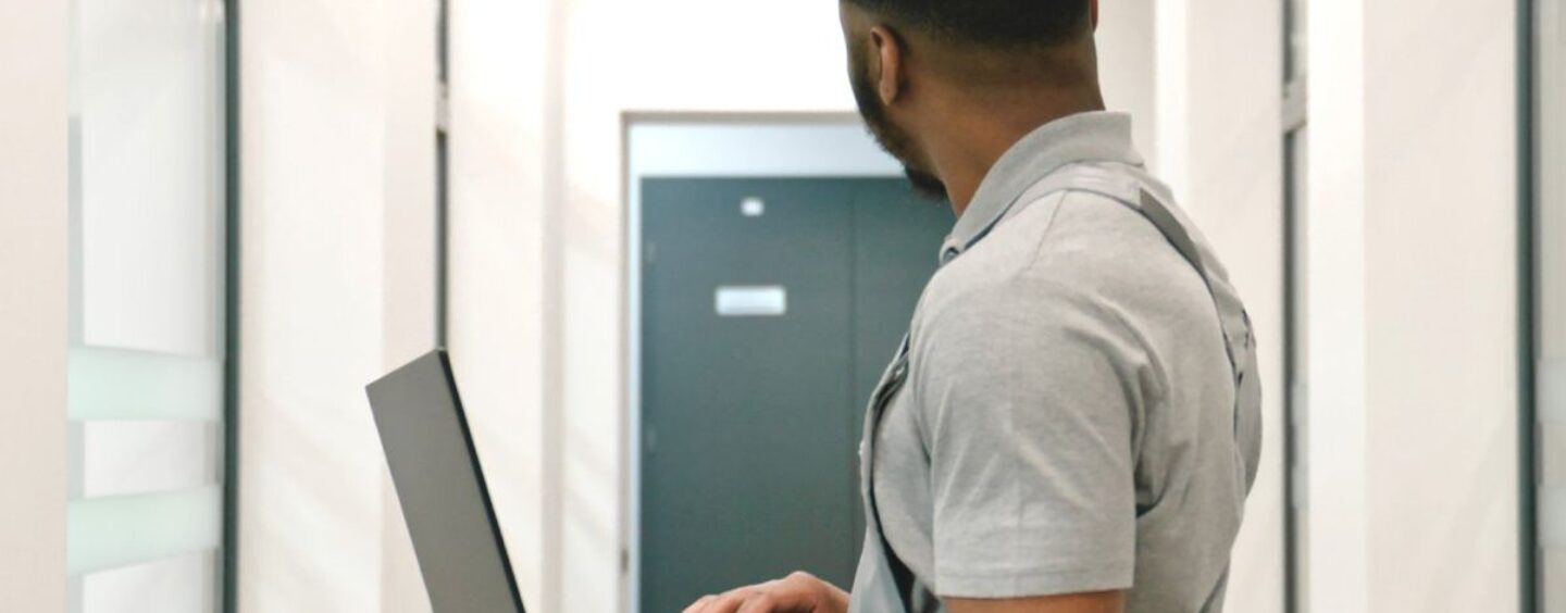 Un auditeur de l'Utah critique le corps législatif pour avoir fait de lui un « moniteur de toilettes » après un « formulaire de mouchard » inondé de mèmes