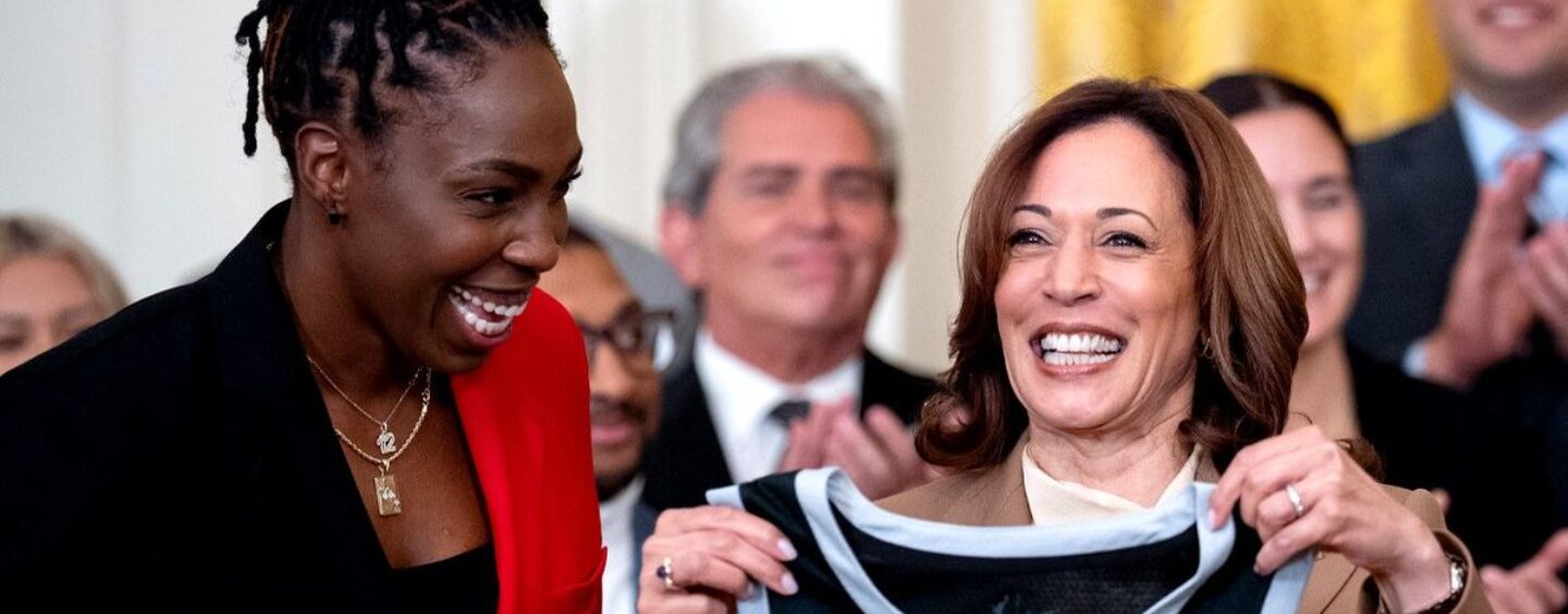 ​​Joe Biden et Kamala Harris célèbrent l'événement des Aces de Las Vegas de la WNBA à la Maison Blanche