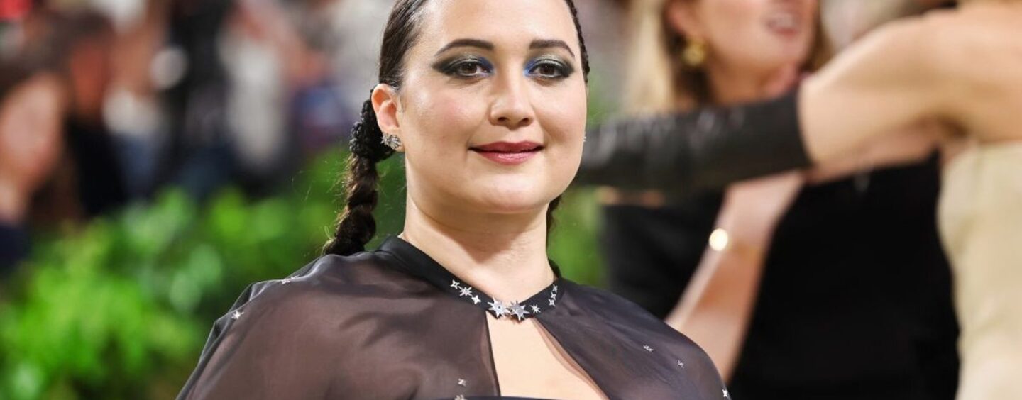 Lily Gladstone partage une nouvelle mise à jour clarifiant qu'ils ne sont pas binaires
