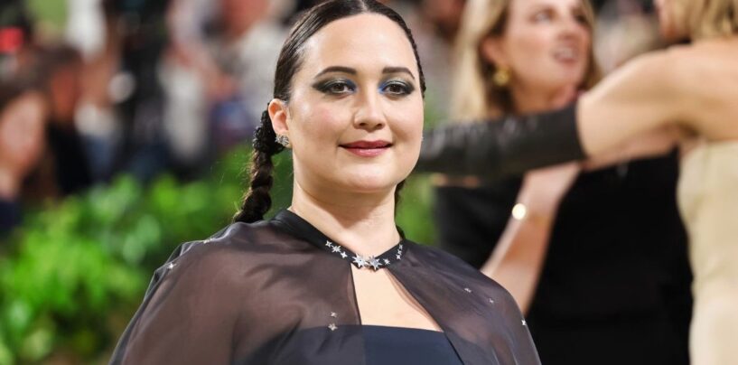 Lily Gladstone partage une nouvelle mise à jour clarifiant qu'ils ne sont pas binaires