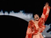 L'Eurovision couronne le premier gagnant non binaire après un concours de chanson politiquement chargé