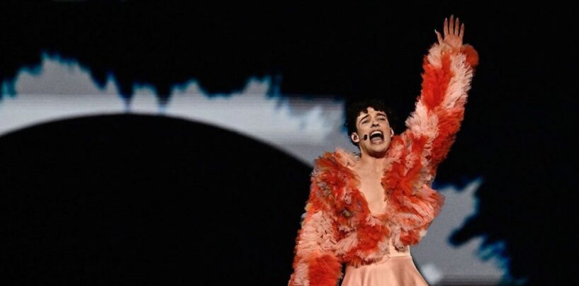L'Eurovision couronne le premier gagnant non binaire après un concours de chanson politiquement chargé