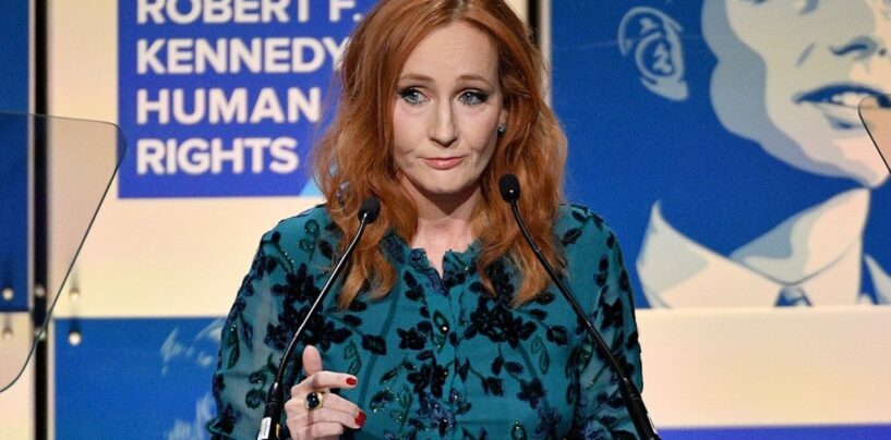 JK Rowling essaie de se moquer des gens qui l'appellent par son prénom et se fait rôtir à la place