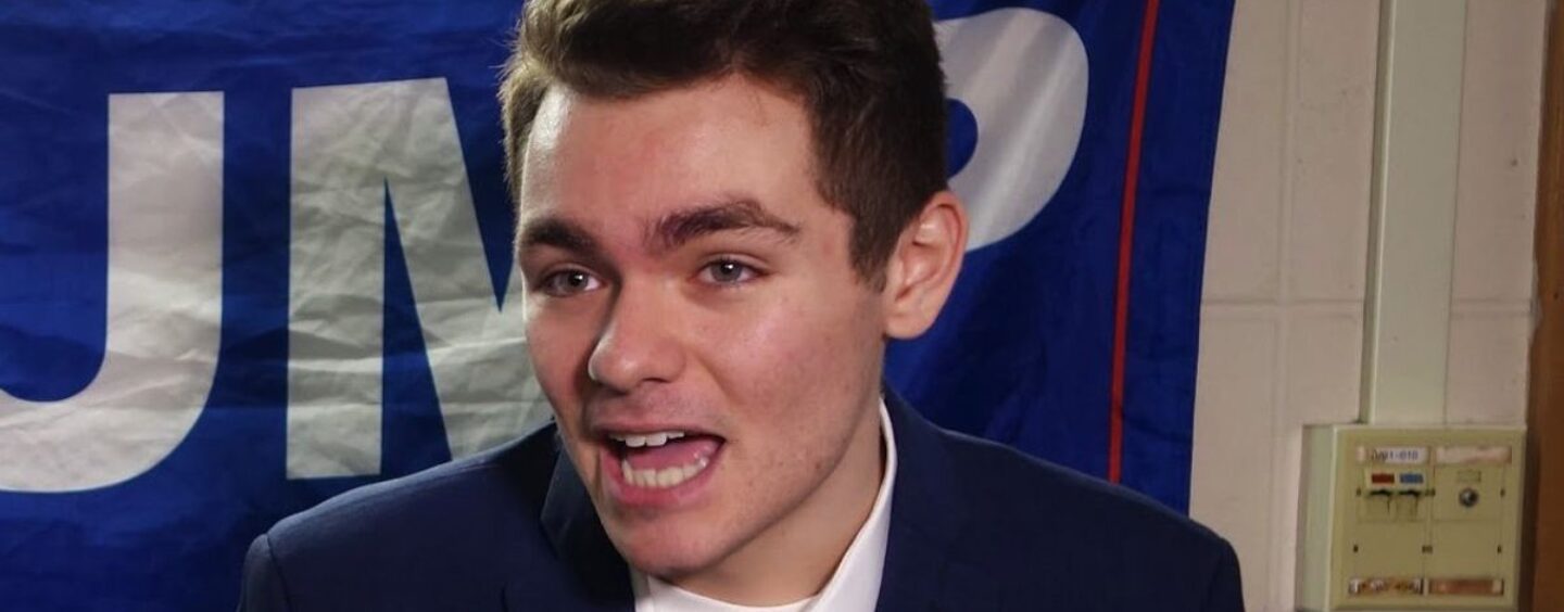 25 réactions hilarantes au raciste Nick Fuentes accusant le flux porno gay d'avoir été piraté