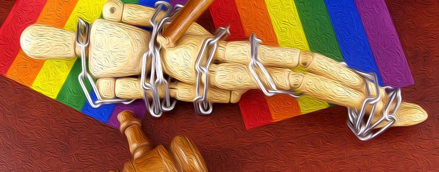 Un juge de l'Alabama nommé par Trump menace d'emprisonner les avocats des droits LGBTQ+ ;  les avocats ripostent