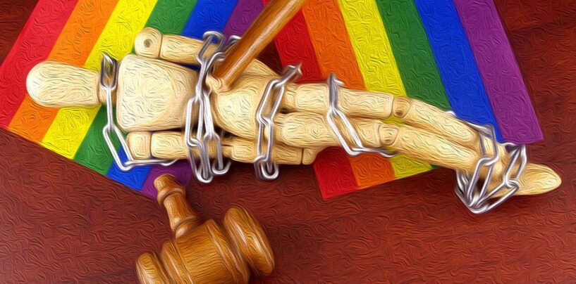Un juge de l'Alabama nommé par Trump menace d'emprisonner les avocats des droits LGBTQ+ ;  les avocats ripostent