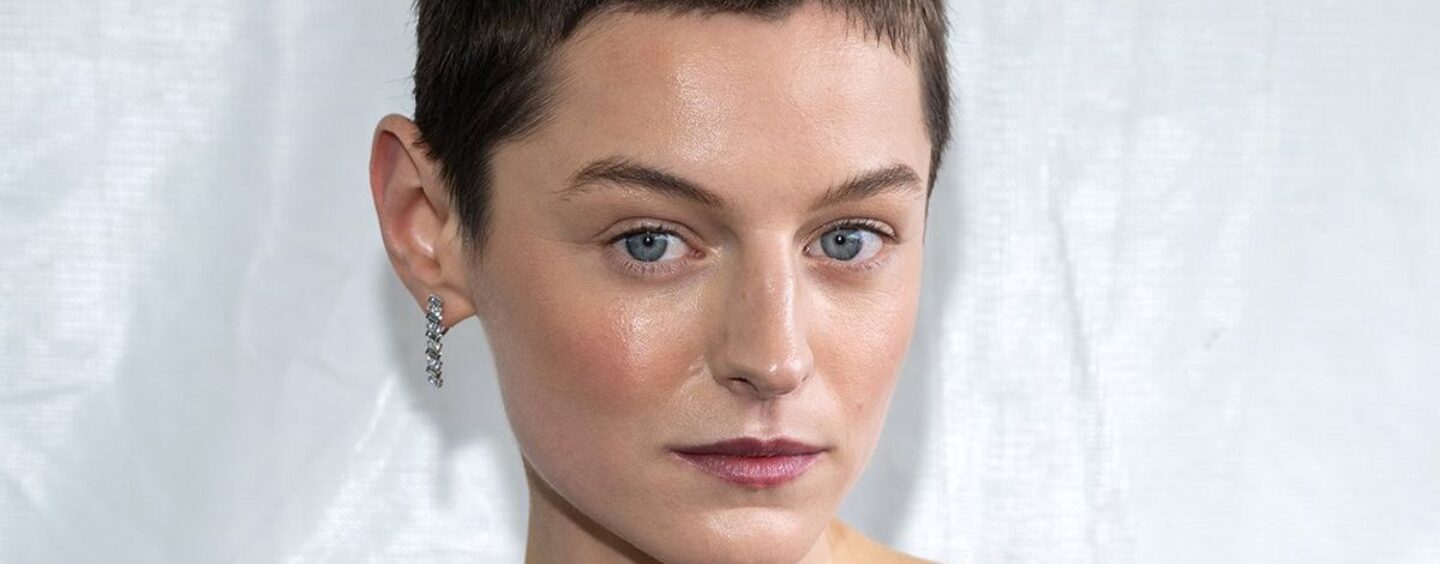 Emma Corrin sur son coming-out non binaire, « le vitriol (était) pire que ce à quoi je m'attendais »