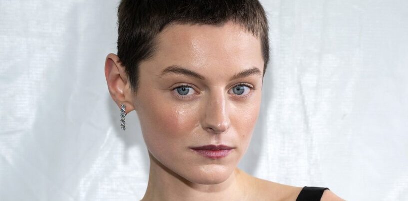 Emma Corrin sur son coming-out non binaire, « le vitriol (était) pire que ce à quoi je m'attendais »