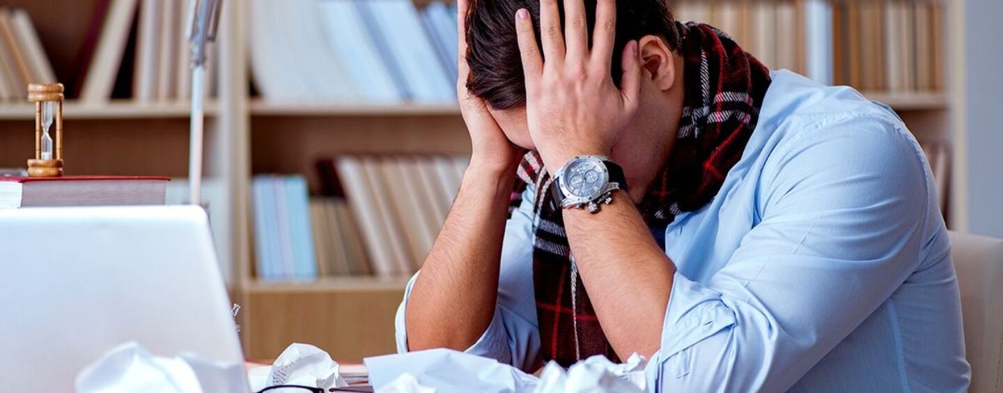 Un écrivain a affirmé qu'il n'avait pas été embauché parce qu'il était un homme blanc et hétérosexuel.  La réponse d'un studio a été brutale