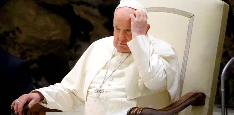 Le pape François s'excuse d'avoir utilisé des insultes homophobes lors d'un débat sur les prêtres homosexuels