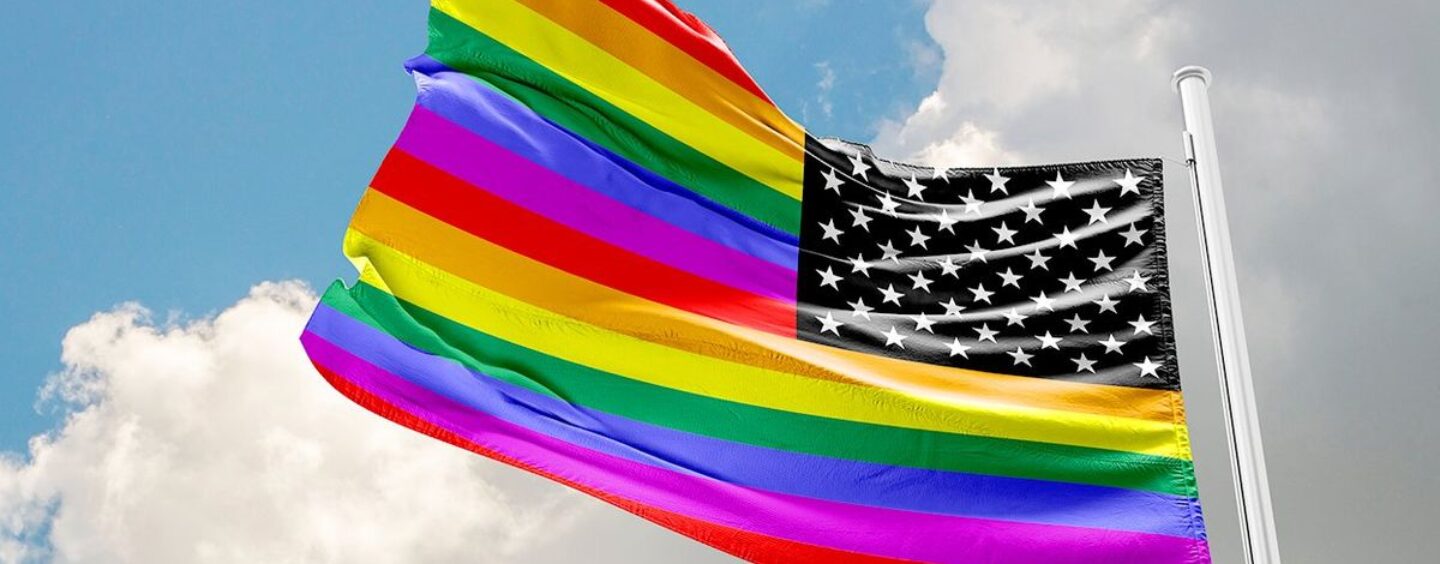 Non, les conservateurs et les démocrates n'ont pas appelé à une refonte arc-en-ciel du drapeau américain