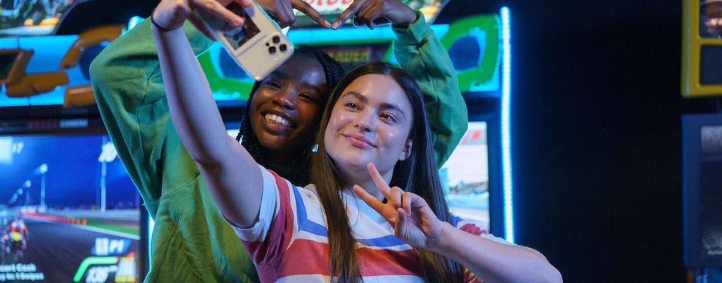 Le film de cheerleading dirigé par les LGBTQ, Backspot's, l'histoire d'amour queer se dévoile en gros plan dans un clip exclusif
