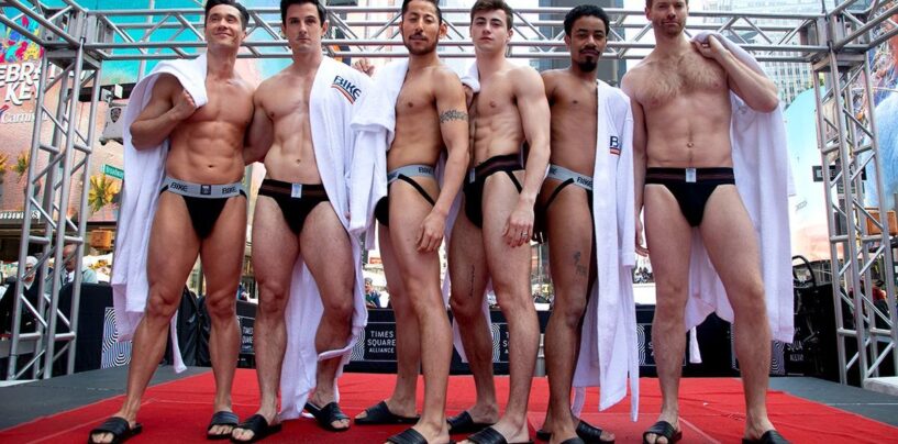 Les danseurs de « Broadway Bares » célèbrent le 150e anniversaire des jockstraps