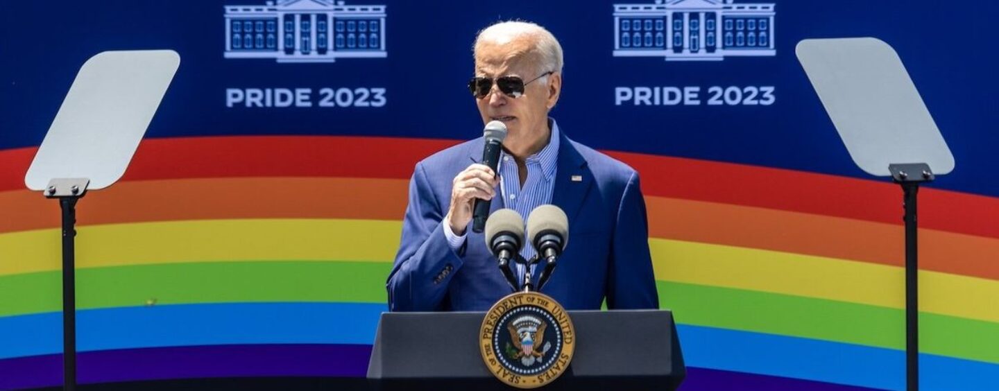 Le président Joe Biden appelle la communauté LGBTQ+ « à brandir haut ses drapeaux de fierté » en juin
