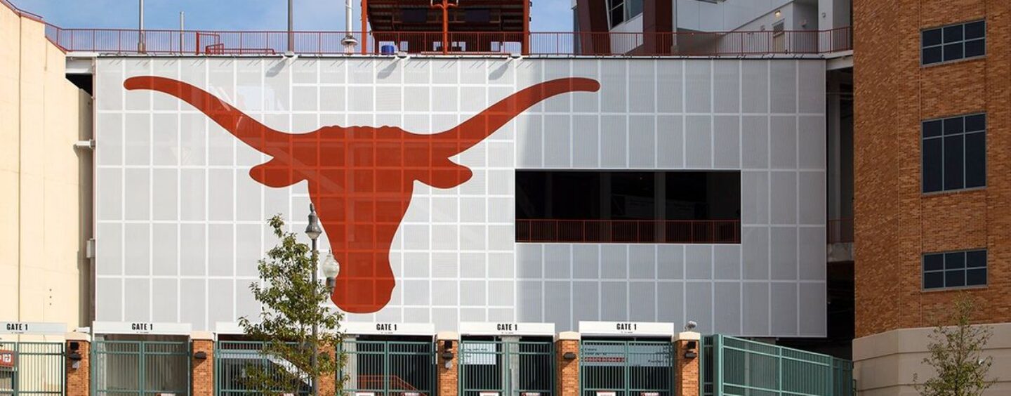 Des professeurs du Texas utilisent des insultes anti-trans et qualifient les étudiants non binaires de « délirants » dans le cadre du procès Titre IX