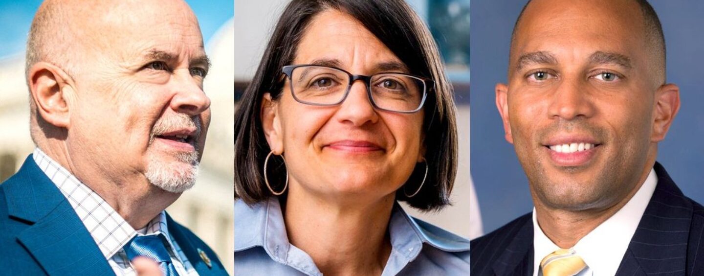 Les dirigeants démocrates et les législateurs célèbrent le mois de la fierté