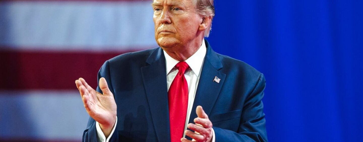 25 réactions hilarantes face à Trump qui se comporte comme un robot défectueux