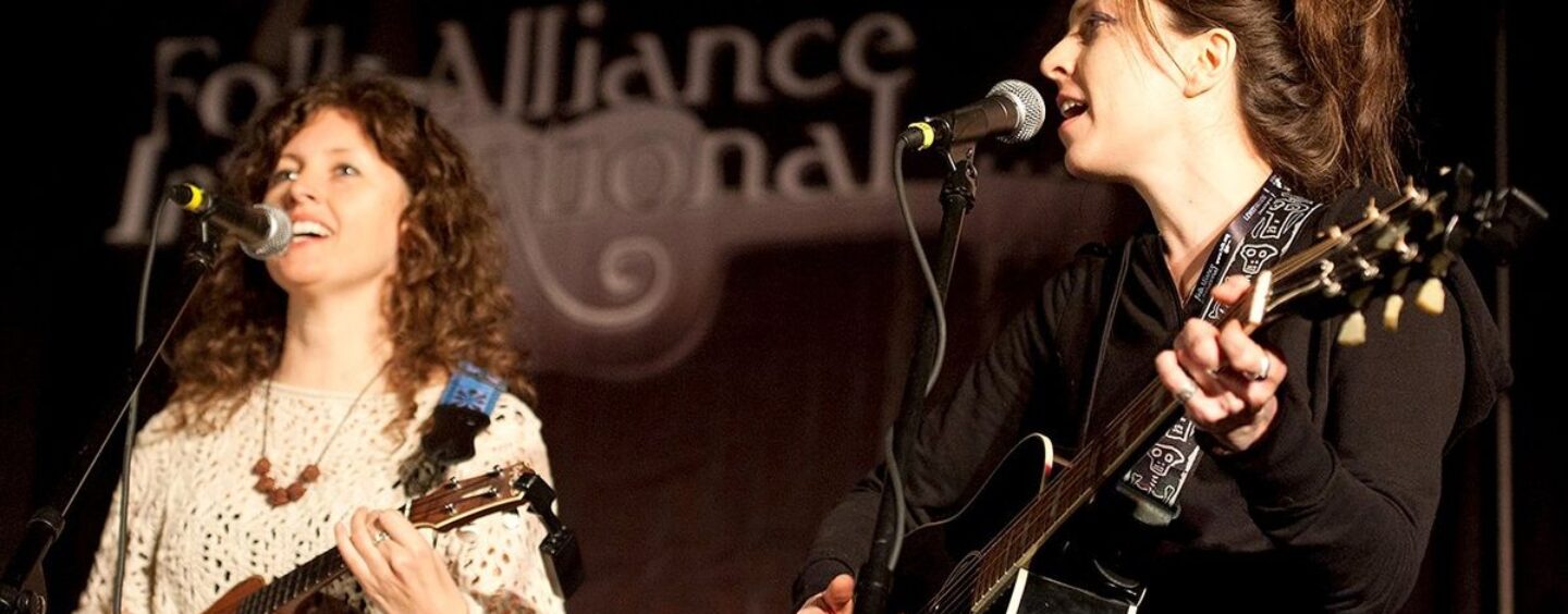 La nouvelle chanson d'amour hilarante de Folk Uke, « Gay for You », a une fin inattendue