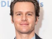 Jonathan Groff révèle qu'il était censé jouer dans « Glee » aux côtés de Lea Michele