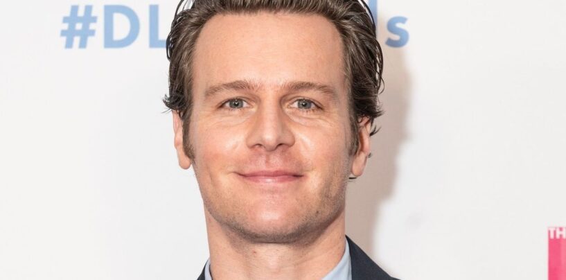 Jonathan Groff révèle qu'il était censé jouer dans « Glee » aux côtés de Lea Michele