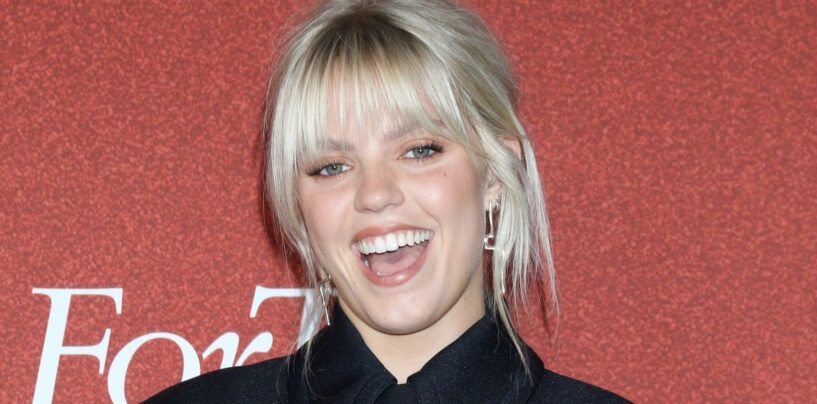 Reneé Rapp révèle qu'elle a fait face à une homophobie intériorisée après son coming out sur « SNL »​