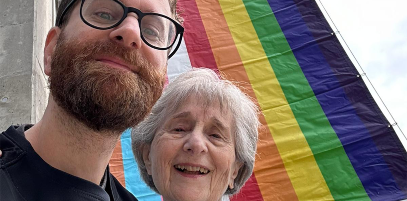 Regardez : Notre animateur de radio a surpris sa grand-mère avec ce lever de drapeau de la ligue majeure et sa réaction est trop PURE