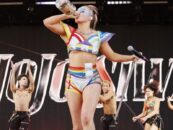 JoJo Siwa boit de la vodka et claque « d*cks online » lors d'une performance chaotique à LA Pride