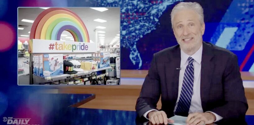 Regarder : Jon Stewart se déchaîne sur les entreprises à cause du « pinkwashing » avide de la fierté et c'est tellement SATISFAISANT