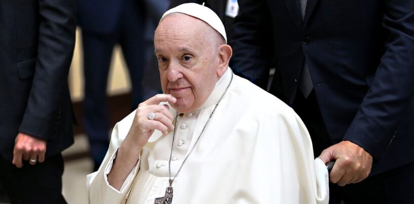 Le pape François utilise encore une fois des insultes homophobes contre les prêtres homosexuels