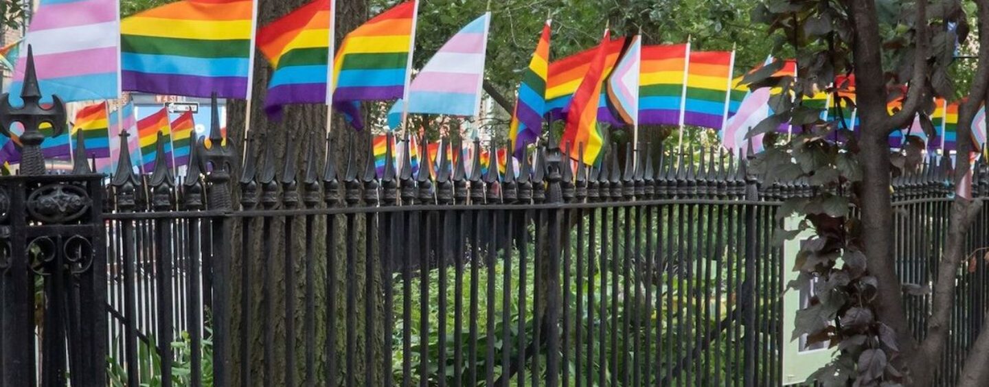 Des drapeaux du mois de la fierté vandalisés près du monument national de Stonewall (police)