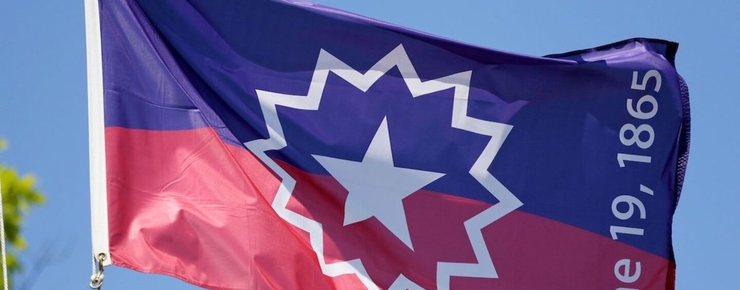 Le drapeau du Juneteenth regorge de symboles.  Voici ce qu'ils sont et ce qu'ils signifient